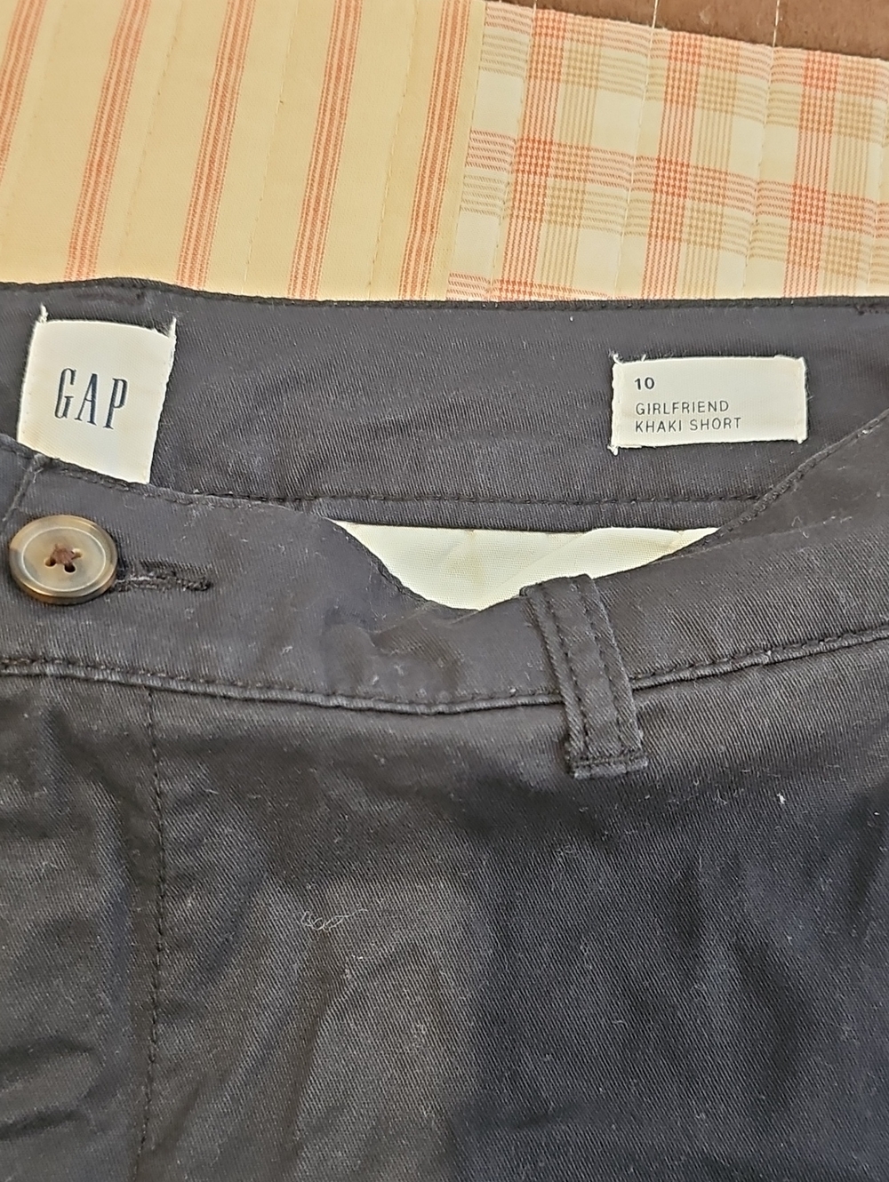 GAP Black Women's Khaki Short - Picture 2 of 4